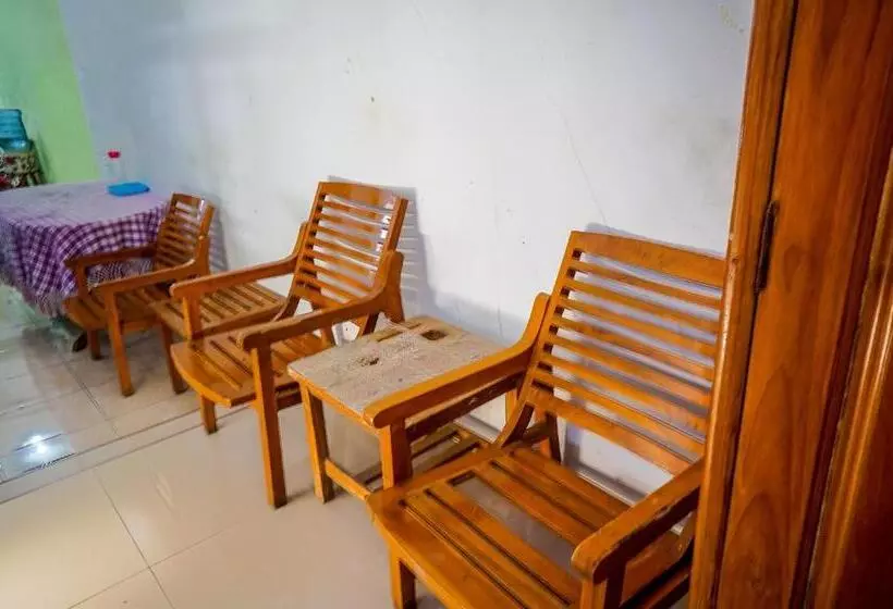 Hotelli Oyo 93069 Penginapan Sumber Rizki