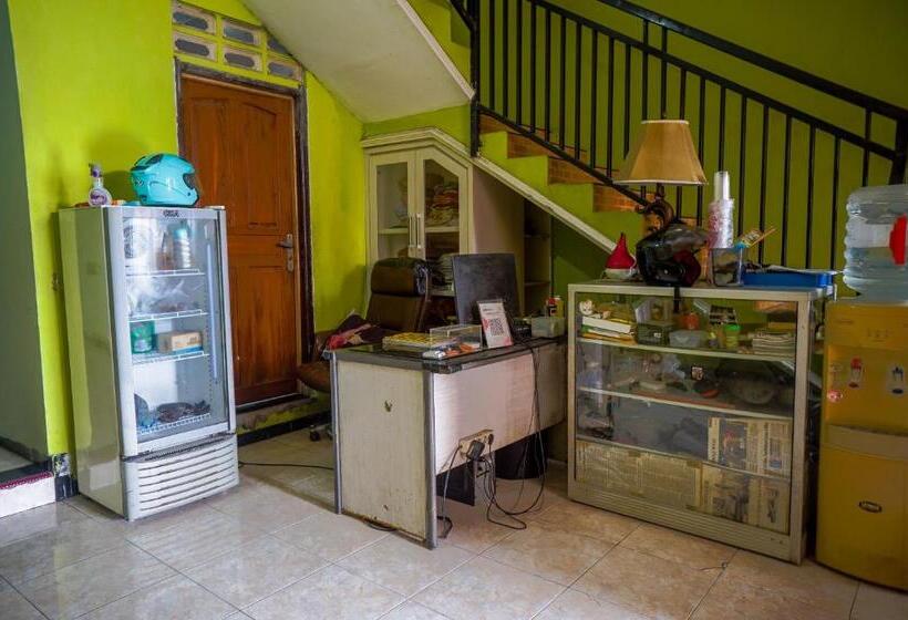 ホテル Oyo 93069 Penginapan Sumber Rizki