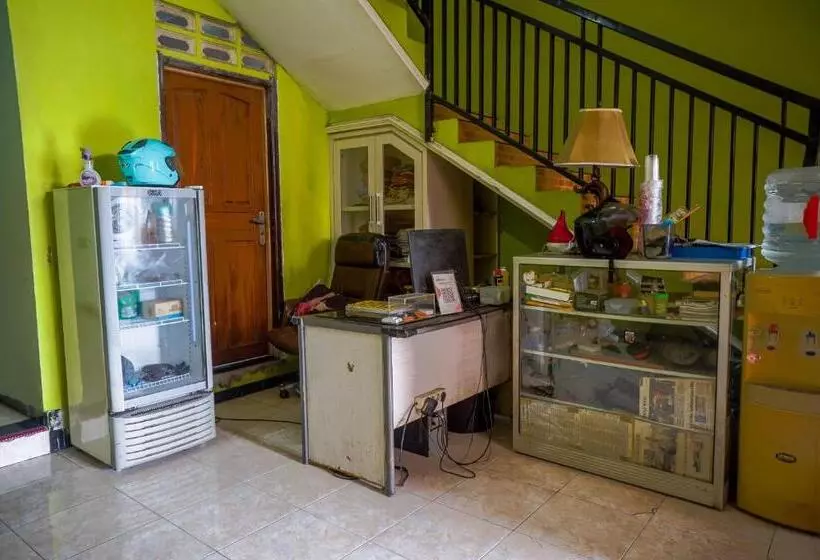 Hotelli Oyo 93069 Penginapan Sumber Rizki