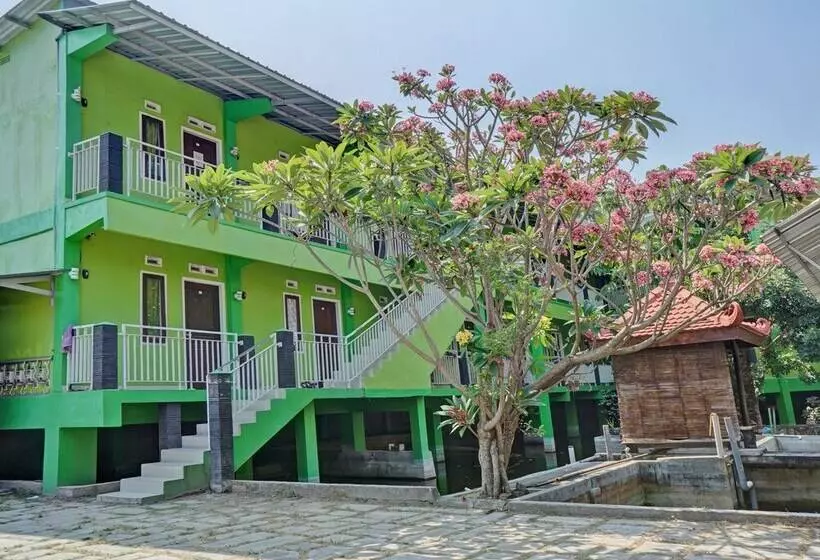 ホテル Oyo Life 92919 Kost Wijaya Kusuma Lake Syariah