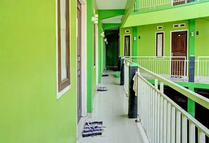 ホテル Oyo Life 92919 Kost Wijaya Kusuma Lake Syariah