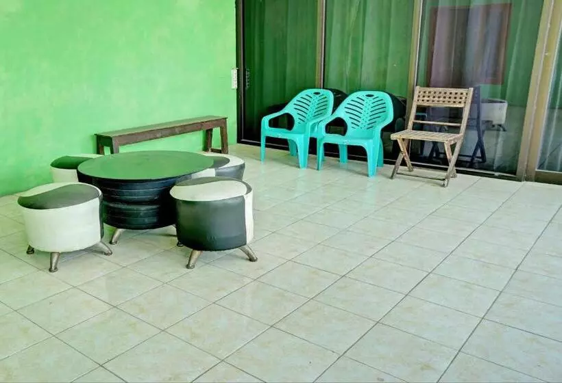 ホテル Oyo Life 92919 Kost Wijaya Kusuma Lake Syariah