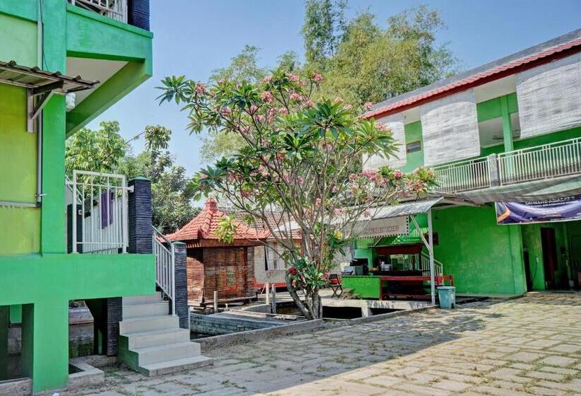 Hotell Oyo Life 92919 Kost Wijaya Kusuma Lake Syariah