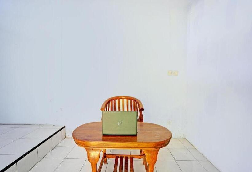 호텔 Oyo Life 92937 Kost Putri Sarkara Syariah