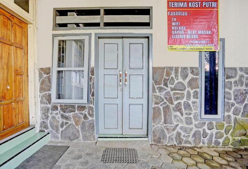 호텔 Oyo Life 92937 Kost Putri Sarkara Syariah