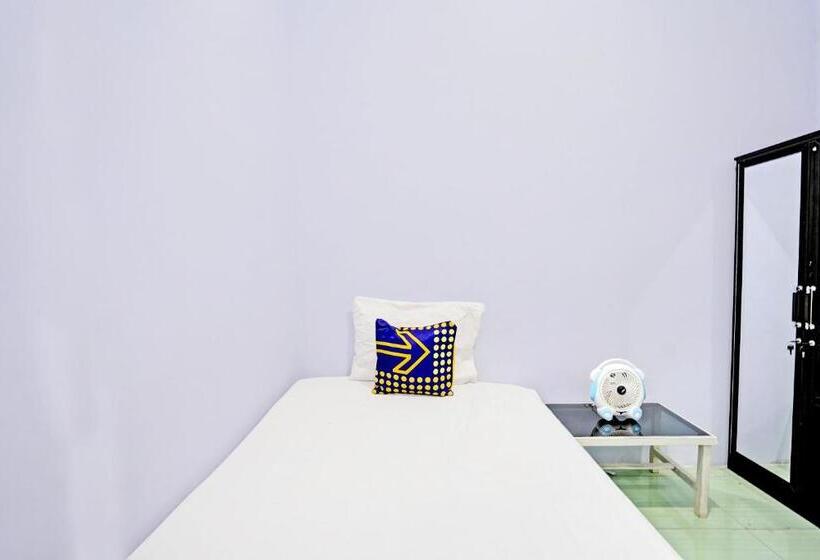 호텔 Oyo Life 92937 Kost Putri Sarkara Syariah