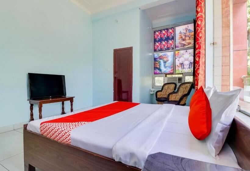 Oyo Flagship Hotel Kalindi Farms