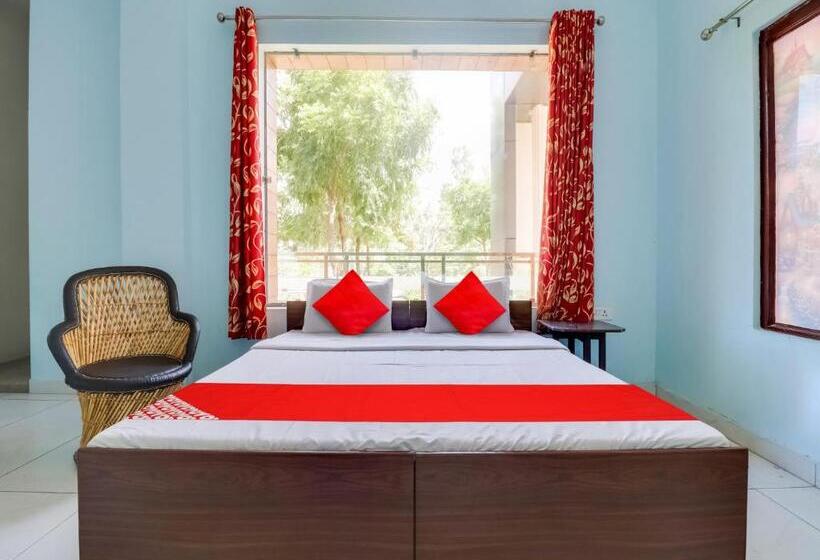 Oyo Flagship Hotel Kalindi Farms