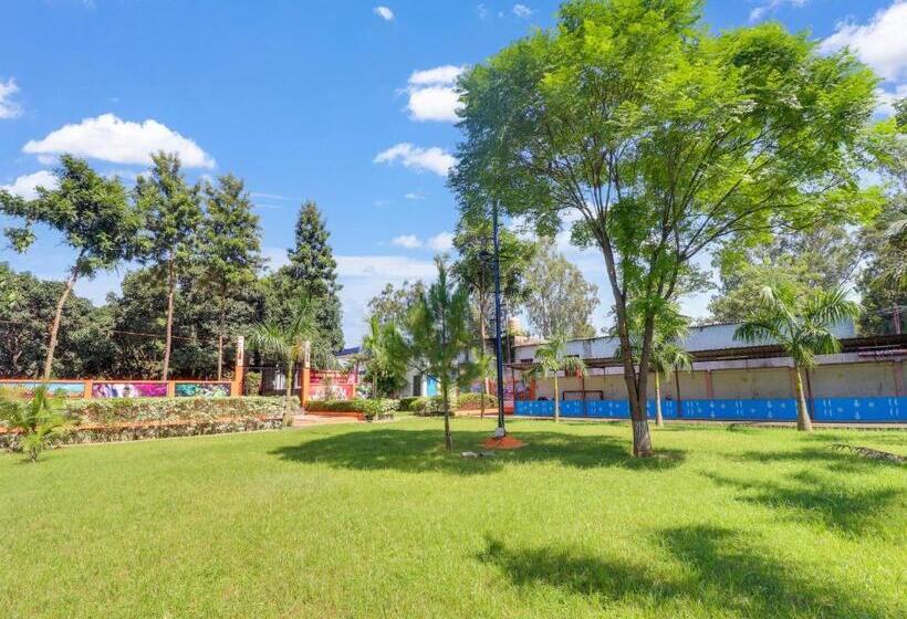 Oyo Flagship Hotel Kalindi Farms