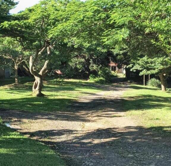 بنسيون Casa Ariel   River Lodge