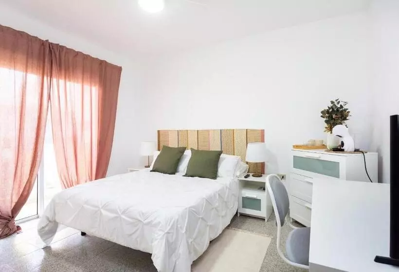 پانسیون Eden Rentals 104 Surfy Stylish Bed&coffee Balcony