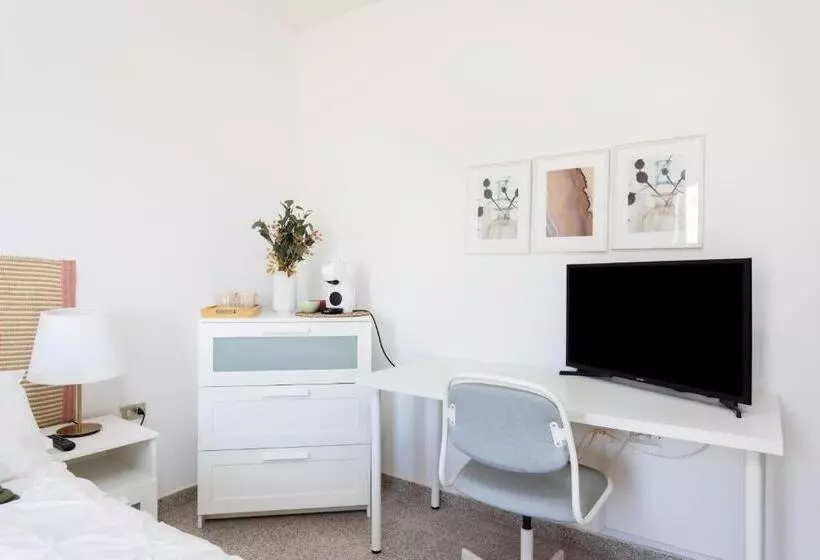 پانسیون Eden Rentals 104 Surfy Stylish Bed&coffee Balcony