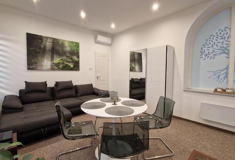 Red Lion Pub & Apartments Szentendre