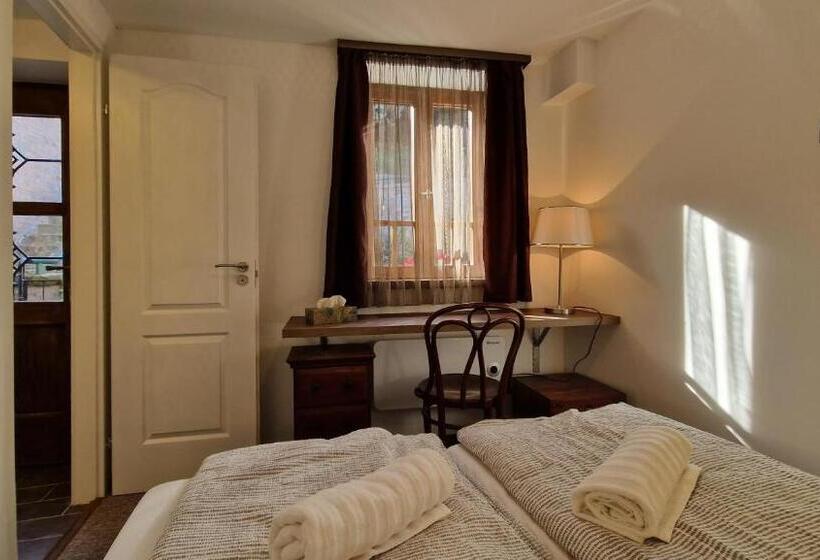 Red Lion Pub & Apartments Szentendre