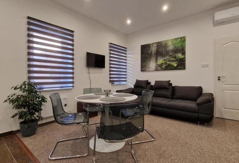 Red Lion Pub & Apartments Szentendre