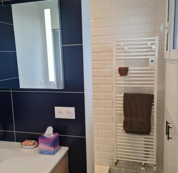 تختخواب و صبحانه La Chambre Du Bosquet