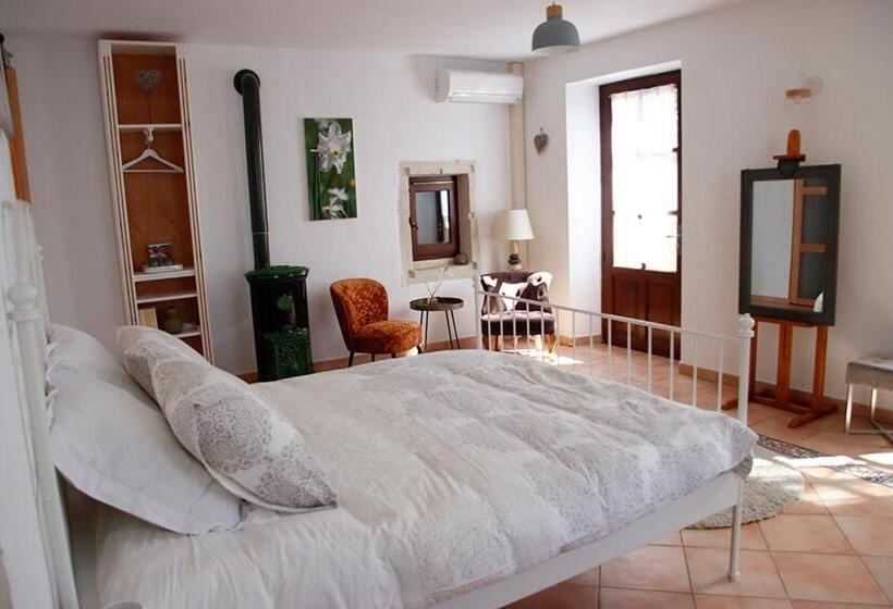 Bed and Breakfast La Maison Wisteria