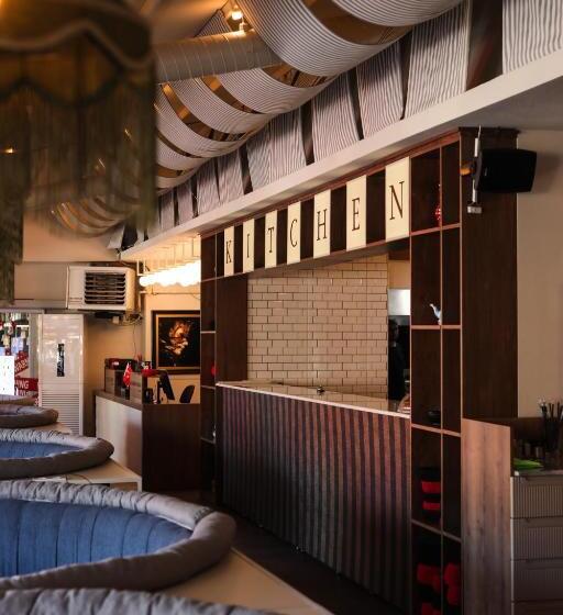 Отель Four Reels