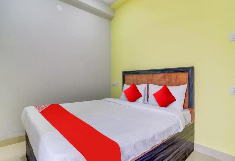 ホテル Fabexpress Night Eye