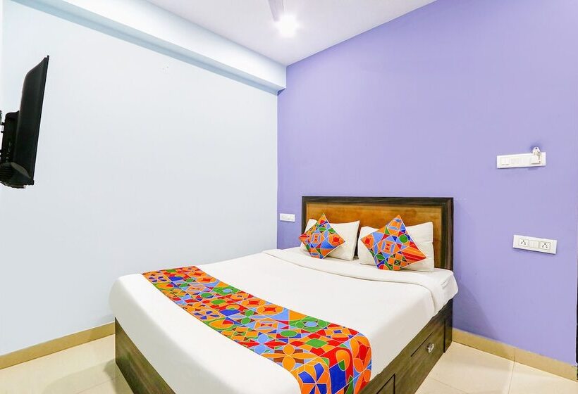 ホテル Fabexpress Night Eye