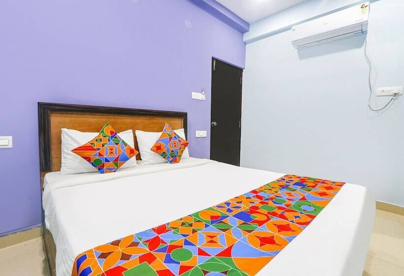 ホテル Fabexpress Night Eye