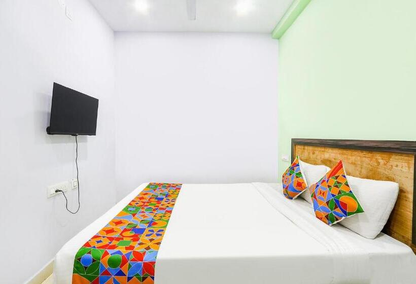 ホテル Fabexpress Night Eye