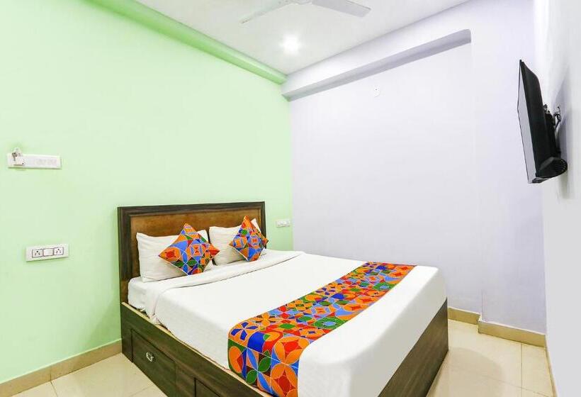 ホテル Fabexpress Night Eye