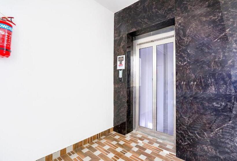 ホテル Fabexpress Night Eye