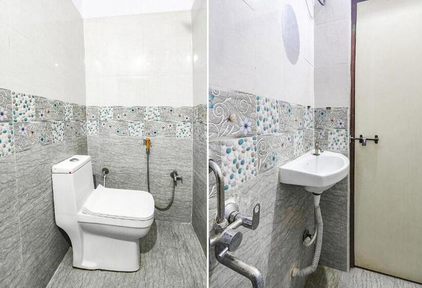 ホテル Fabexpress Night Eye