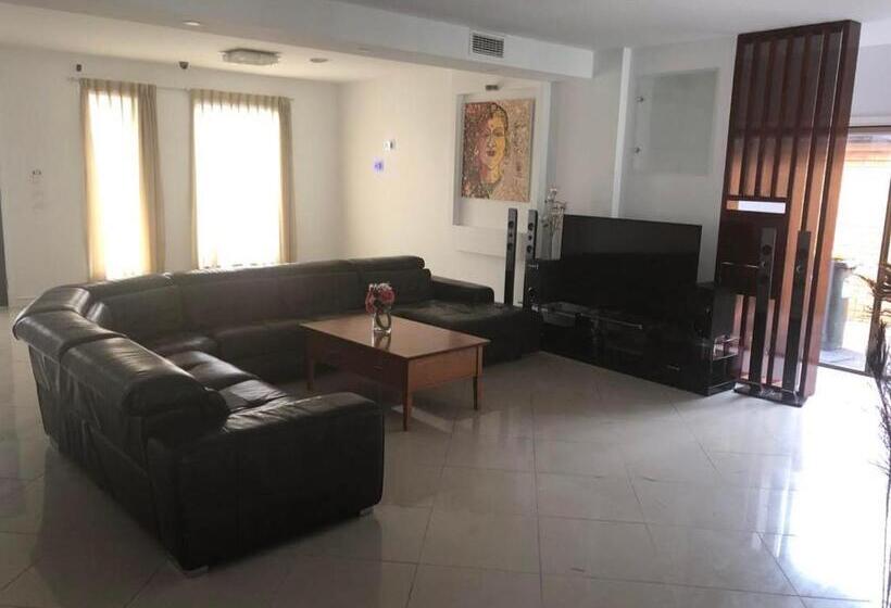 Пансион 6 Rooms Villa