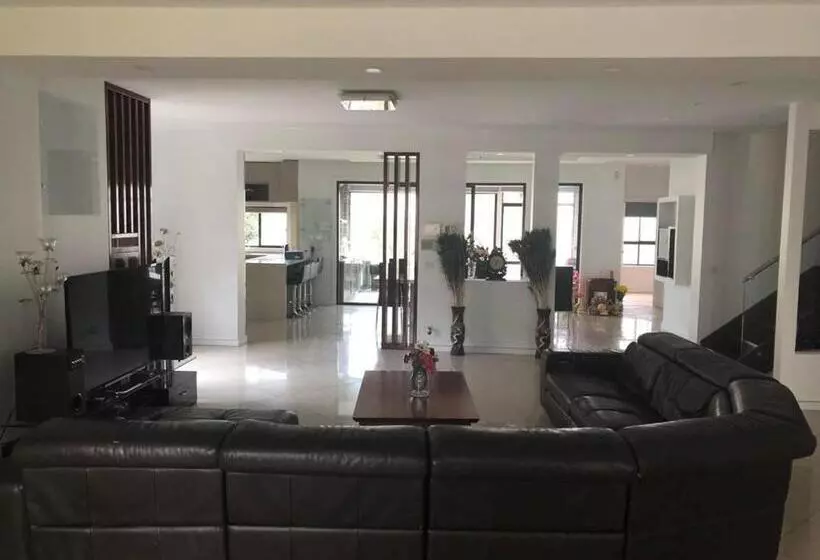 Majatalo 6 Rooms Villa