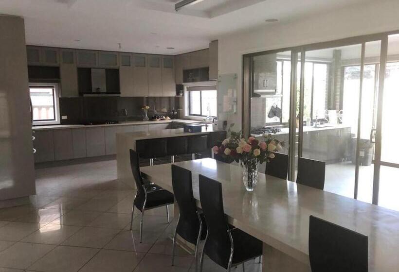 Пансион 6 Rooms Villa