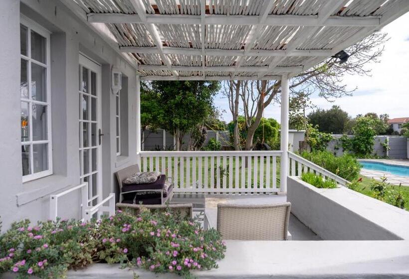 بنسيون Seaside Cottage Kommetjie