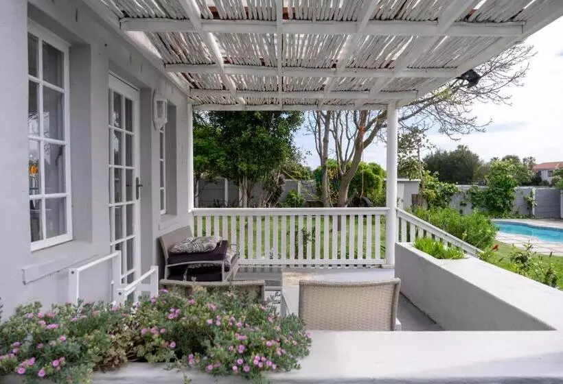 Majatalo Seaside Cottage Kommetjie