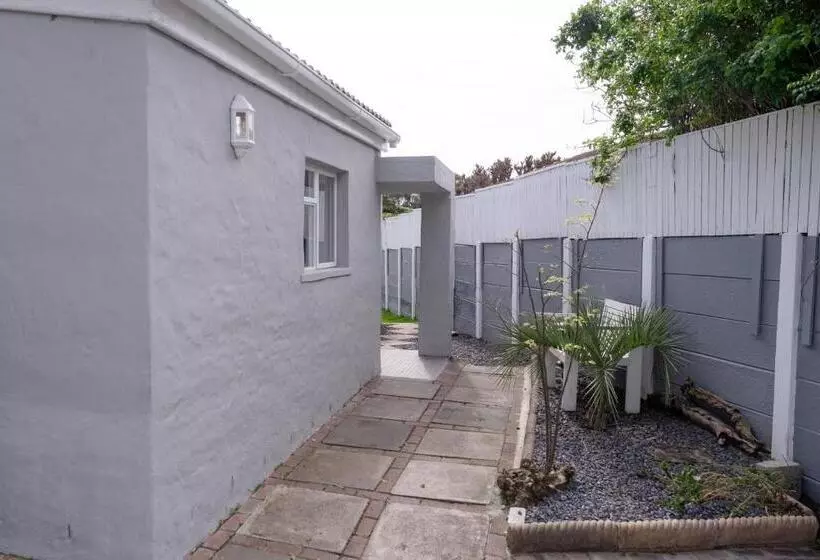 Majatalo Seaside Cottage Kommetjie