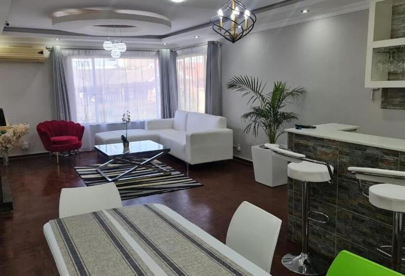 פנסיון Suprime Hotels And Conference