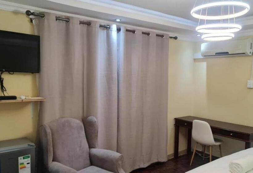 פנסיון Suprime Hotels And Conference