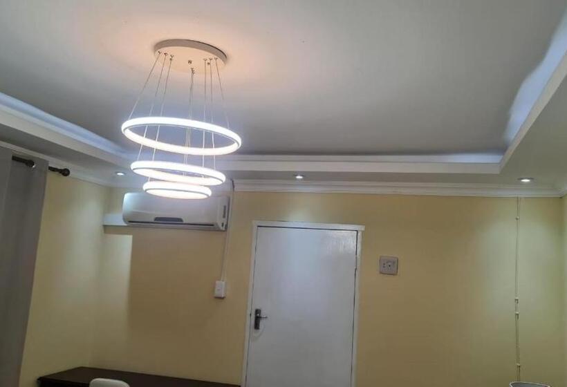 פנסיון Suprime Hotels And Conference