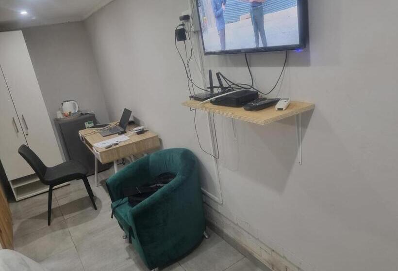 פנסיון Suprime Hotels And Conference