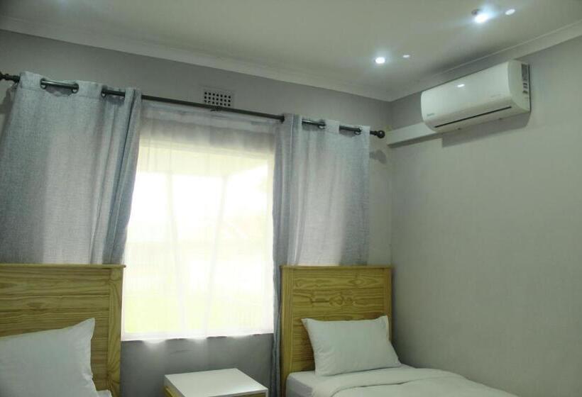 פנסיון Suprime Hotels And Conference