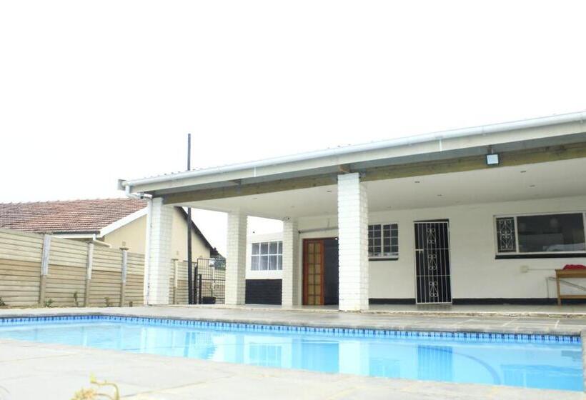 פנסיון Suprime Hotels And Conference