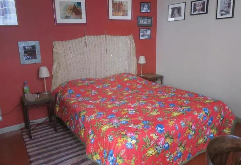 تختخواب و صبحانه Tombe La Nèfle