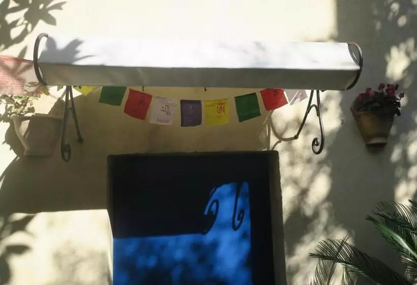 تختخواب و صبحانه Tombe La Nèfle