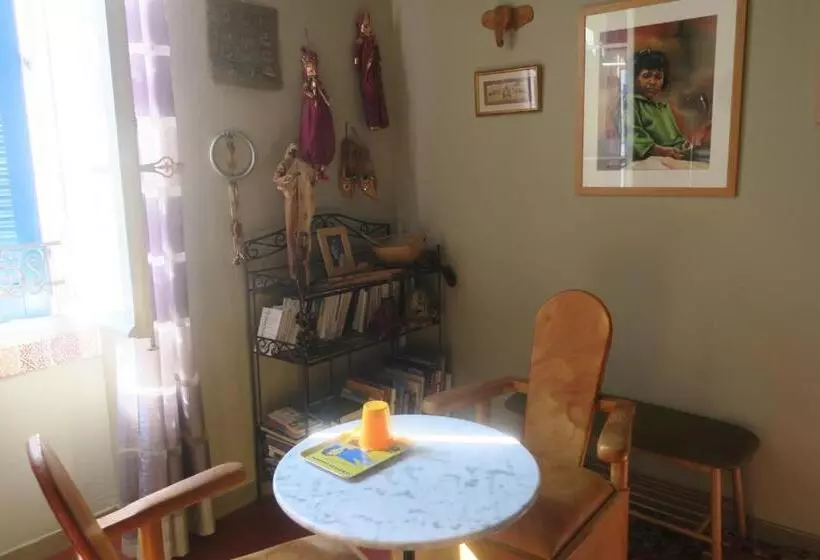 تختخواب و صبحانه Tombe La Nèfle