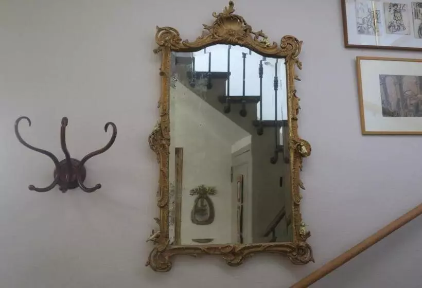 تختخواب و صبحانه Tombe La Nèfle