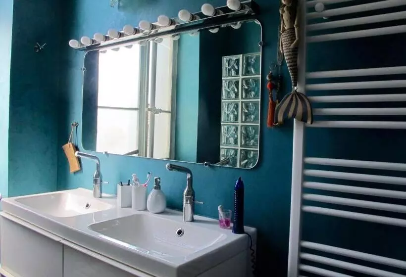 تختخواب و صبحانه Tombe La Nèfle