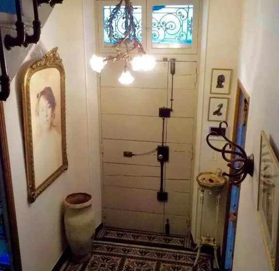 تختخواب و صبحانه Tombe La Nèfle