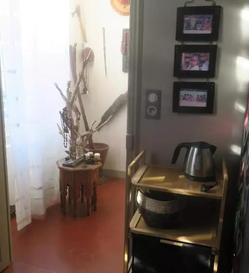 تختخواب و صبحانه Tombe La Nèfle