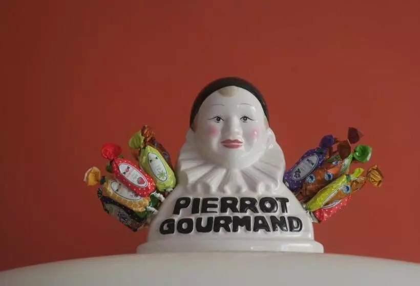 تختخواب و صبحانه Tombe La Nèfle