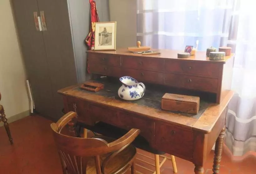 تختخواب و صبحانه Tombe La Nèfle